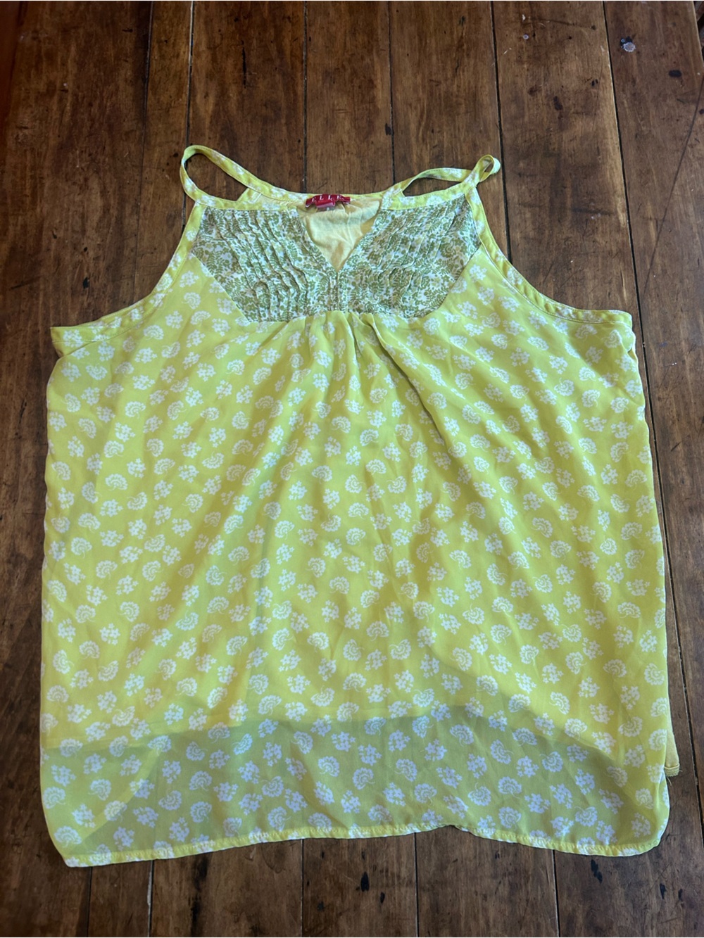 Elle Yellow Floral Lace-Trim Chemise Top small stain